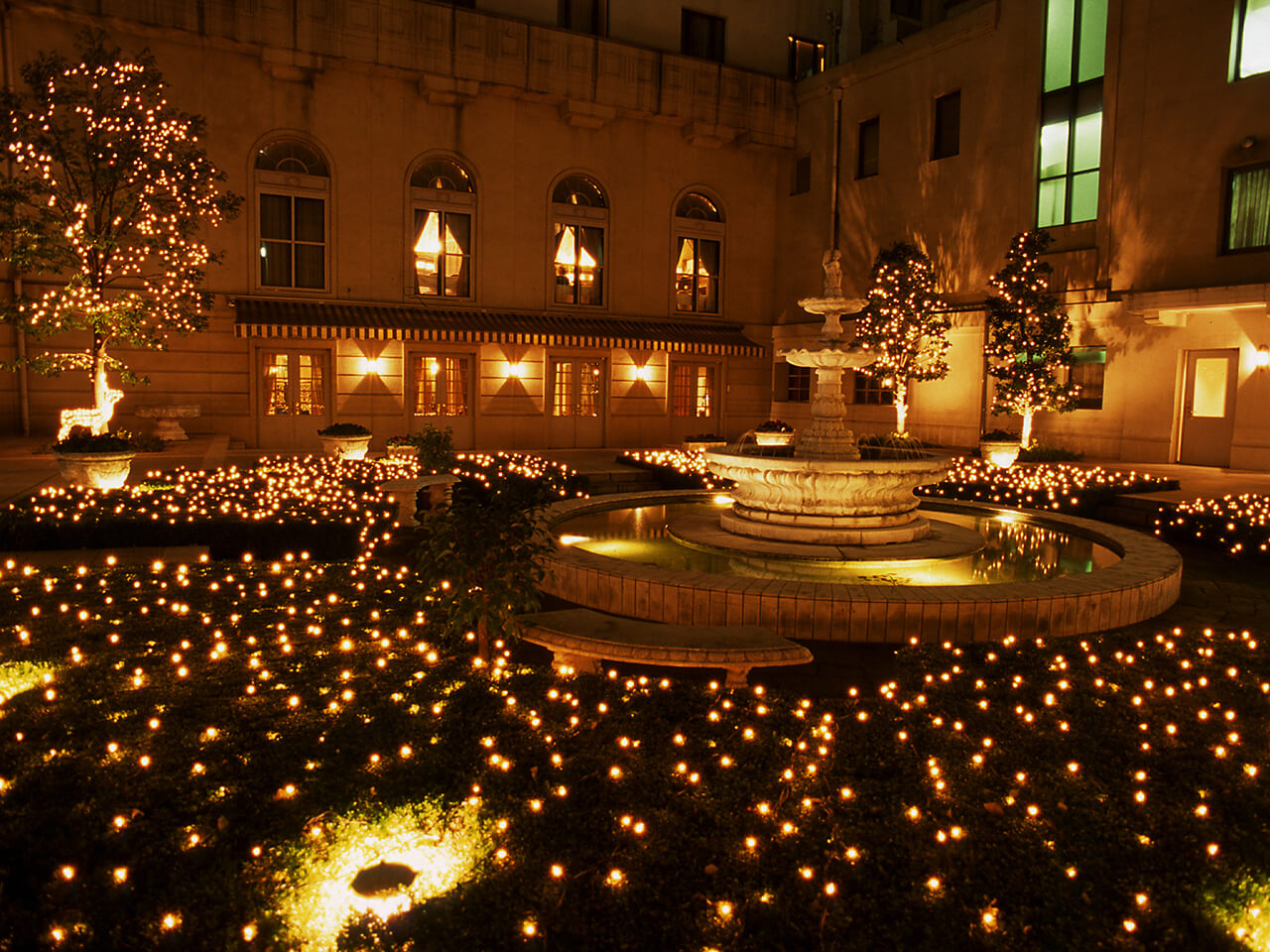 ホテルニューグランド クリスマスイルミネーション「光の庭園」