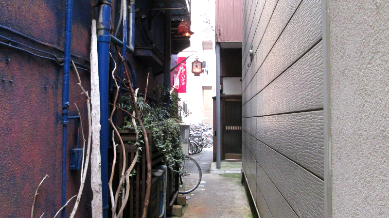 中華街の極セマな裏路地にある隠れ家ショップに潜入取材！