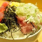 560円で米3合分の特盛海鮮丼が食べられる日吉の「魚臣」って？ - はまれぽ.com 神奈川県の地域情報サイト