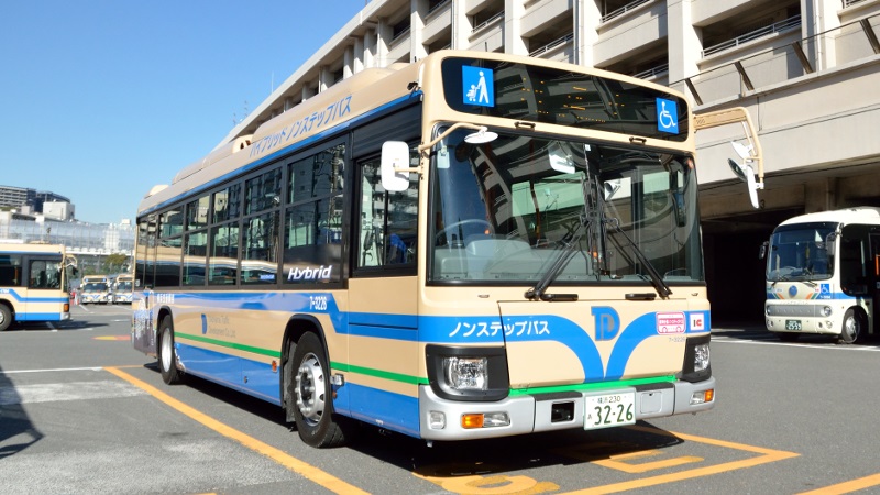 横浜市営バスとそっくりなバスの正体とは？