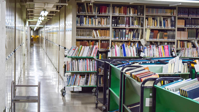 横浜市立中央図書館では、約100万点の本をどうやって利用者に届けている？