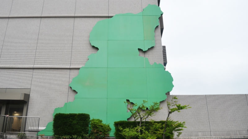 上大岡の京急百貨店4階屋上広場にある地図のようなオブジェの正体は？