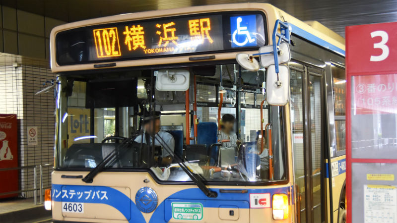 横浜駅東口行のバスの行先表示が「横浜駅」の理由は？