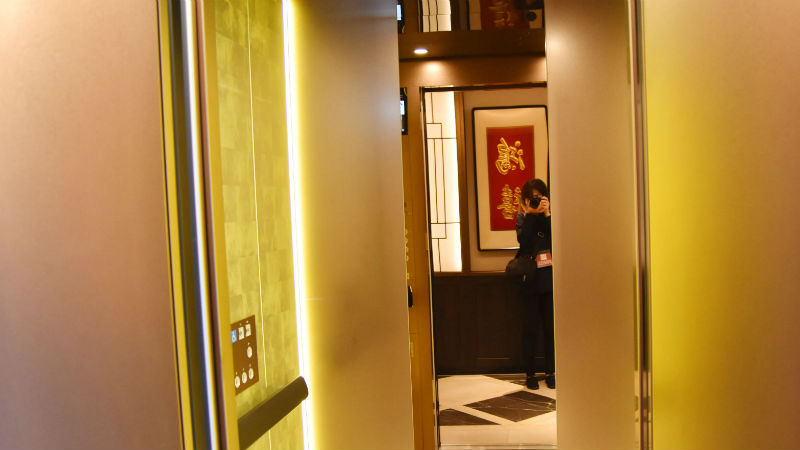 生まれ変わった重慶飯店本館！　60年の歴史を詰め込んだ内装と金色のエレベーター