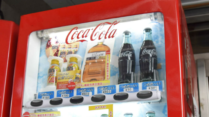 なぜ瓶コカ・コーラが普通の自動販売機に？