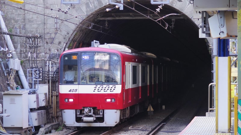 京急線戸部駅～日ノ出町駅間のトンネルのカーブが凄いのはなぜ？