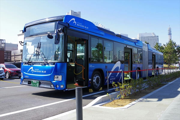 国産初！横浜市の連接バス「ベイサイドブルー」