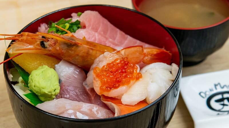 「丼丸反町店」の500円海鮮丼が想像以上のコスパ！