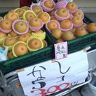 横浜駅西口周辺で見かけるリアカーによる果物の路上販売、その手口は？