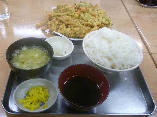 説明: C:\Users\chiba\Documents\[ 記事 ]\市場食堂\images\P1000601.jpg