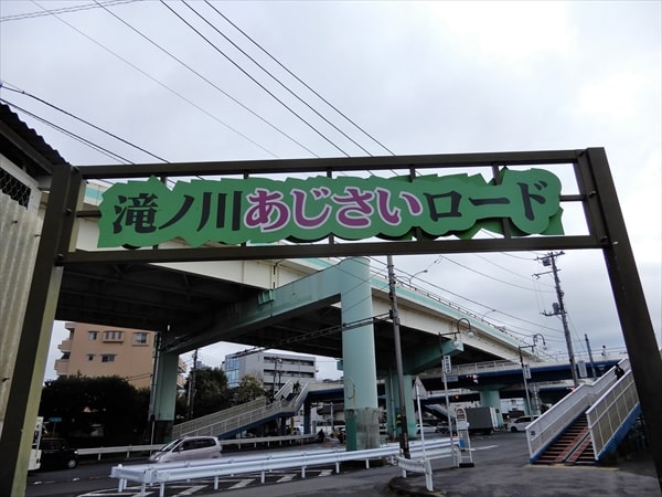 保土ケ谷区にあるハマレンガ製の「峰の赤富士」