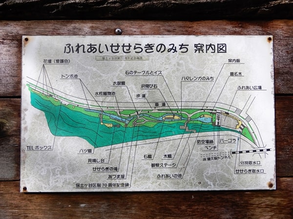 保土ケ谷区にあるハマレンガ製の「峰の赤富士」