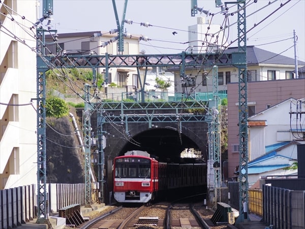 京急線戸部駅～日ノ出町駅間のトンネルのカーブ
