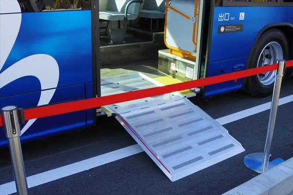 国産初！横浜市の連接バス「ベイサイドブルー」