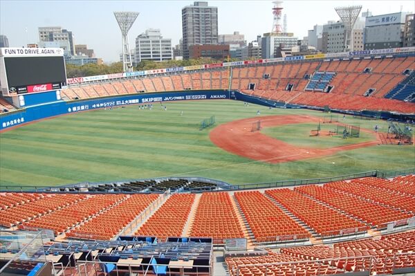 ついに“横浜ブルー”一色になった横浜スタジアム！ 内野エリアには防球