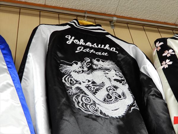 横須賀・ドブ板通りで生まれたスカジャンの歴史 - [はまれぽ.com] 横浜