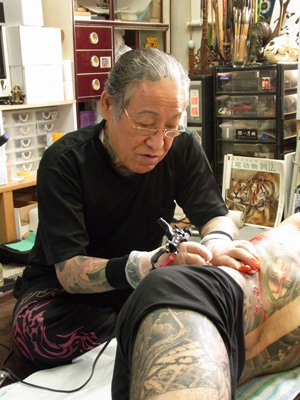 西区TATTOO STUDIOの「三代目 彫よし」とはどんな方？ - [はまれぽ.com