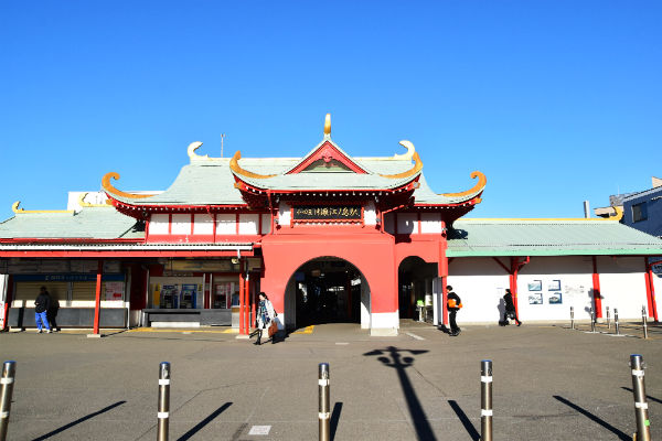 竜宮城な駅にクラゲの水槽が出現 小田急片瀬江ノ島駅新駅舎が完成 はまれぽ Com 横浜 川崎 湘南 神奈川県の地域情報サイト 竜宮城な駅にクラゲの水槽が出現 小田急片瀬江ノ島駅新駅舎が完成 はまれぽ Com 横浜 川崎 湘南 神奈川県の地域情報サイト