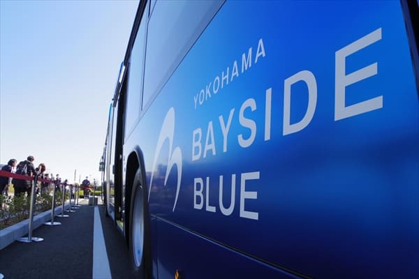 国産初！横浜市の連接バス「ベイサイドブルー」