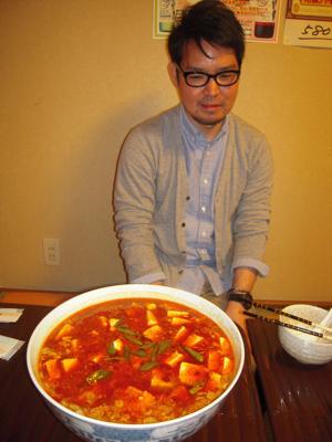チャレンジメニュー人気店 のらくろ で 総重量5 8kgの激辛ジャンボマーボー麺に挑戦 はまれぽ Com 横浜 川崎 湘南 神奈川県の地域情報サイト
