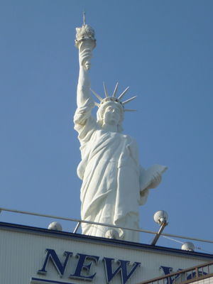 鶴見に自由の女神が立っているって本当 はまれぽ Com 横浜 川崎 湘南 神奈川県の地域情報サイト