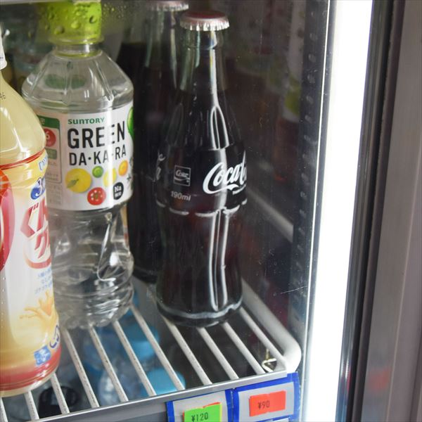 なぜ瓶コカ コーラが普通の自動販売機に はまれぽ Com 横浜 川崎 湘南 神奈川県の地域情報サイト